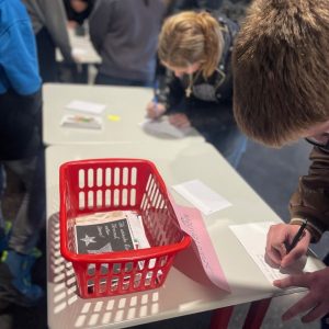 Caring is sharing – Postkartenaktion der 9G